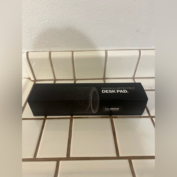 Deltahub Minimalistic Desk Mat - Picture 3 of 3